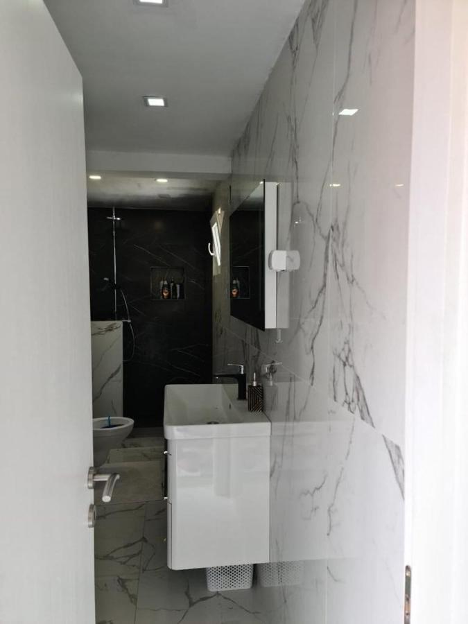 Sea Side Apartment โกตอร์ ภายนอก รูปภาพ