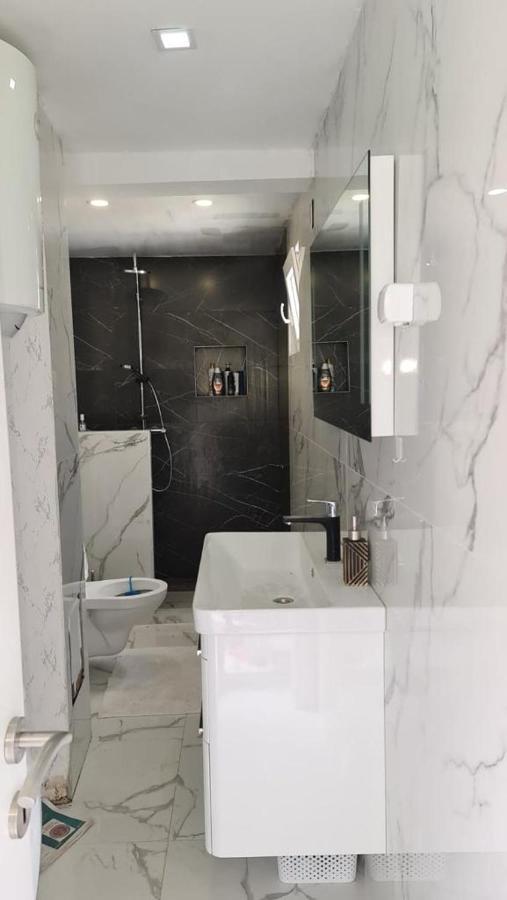 Sea Side Apartment โกตอร์ ภายนอก รูปภาพ
