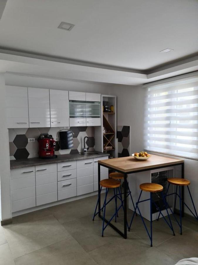 Sea Side Apartment โกตอร์ ภายนอก รูปภาพ